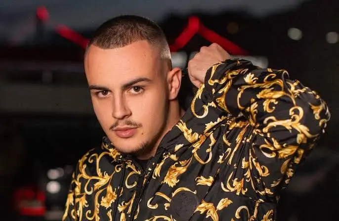 Don Xhoni Biography: Age, Real Name, Net Worth, Girlfriend, Songs, Height, Parents Don Xhoni Biography: Age, Real Name, Net Worth, Girlfriend, Songs, Height, Parents