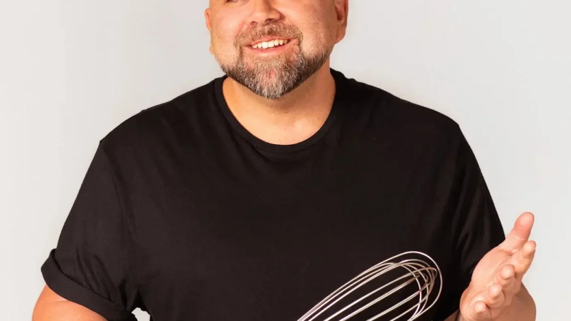 Duff Goldman Biography: Age, Wife, Net Worth, Height, Daughter, Parents, TV Shows, Books Duff Goldman Biography: Age, Wife, Net Worth, Height, Daughter, Parents, TV Shows, Books