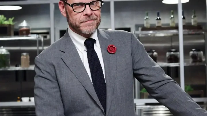 Alton Brown Biography: Wife, Age, Net Worth, TV Shows, Books, Daughter, Height, Awards