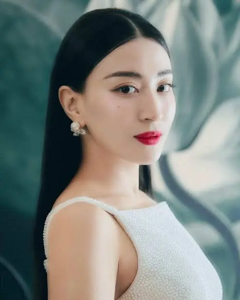 Wutt Hmone Shwe Yi Biography: Age, Husband, Net Worth, Height, Sister, Awards, Career, Controversy Wutt Hmone Shwe Yi Biography: Age, Husband, Net Worth, Height, Sister, Awards, Career, Controversy