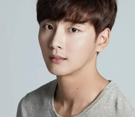 Yoon Shi-yoon Biography: Age, Net Worth, Career, TV Shows, Songs