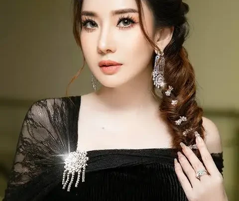 Nan Su Yati Soe Biography: Age, Net Worth, Height, Parents, Brothers, Ex-Boyfriend, Career, Music Nan Su Yati Soe Biography: Age, Net Worth, Height, Parents, Brothers, Ex-Boyfriend, Career, Music