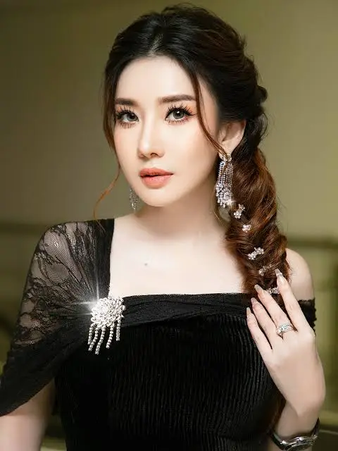 Nan Su Yati Soe Biography: Age, Net Worth, Height, Parents, Brothers, Ex-Boyfriend, Career, Music Nan Su Yati Soe Biography: Age, Net Worth, Height, Parents, Brothers, Ex-Boyfriend, Career, Music