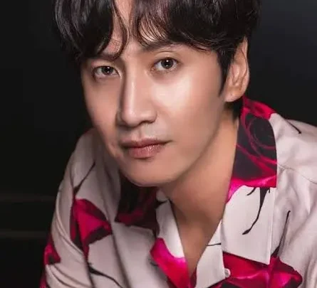 Lee Kwang-soo Biography: Girlfriend, Age, Net Worth, Height, Weight, Sister, Movies