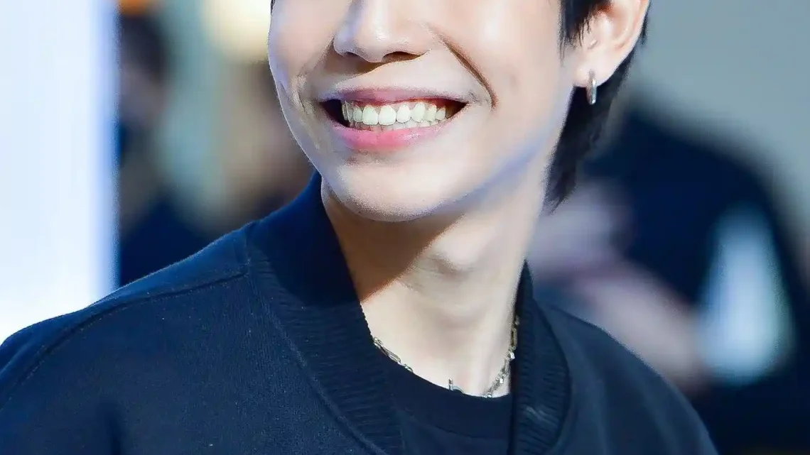 Kanaphan Puitrakul Biography: Age, Net Worth, Height, Weight, Brothers, Series, Songs Kanaphan Puitrakul Biography: Age, Net Worth, Height, Weight, Brothers, Series, Songs