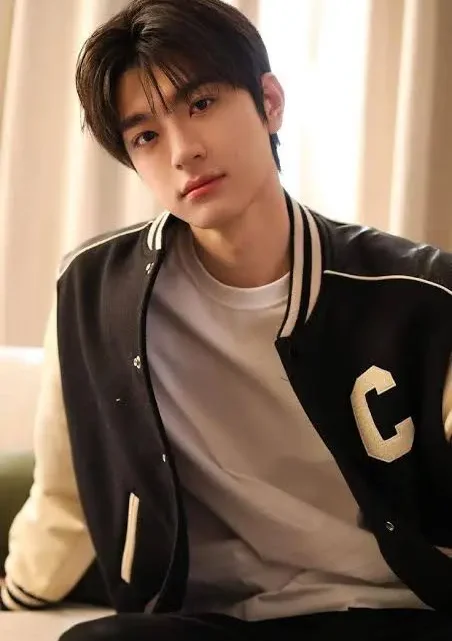 Lin Yi Biography: Age, Height, Net Worth, Dramas, Girlfriend, Weight Lin Yi Biography: Age, Height, Net Worth, Dramas, Girlfriend, Weight