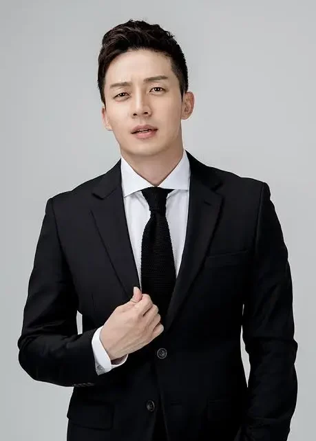 Heo Kyung-hwan Biography: Age, Net Worth, Height, Sister, Gag Concert, Awards, Career, Business