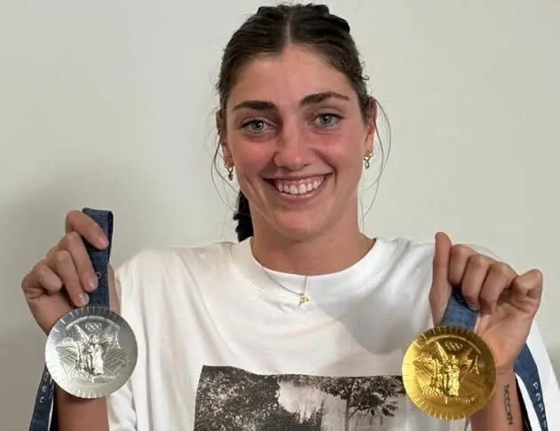 Meg Harris Biography: Age, Net Worth, Height, Parents, Sister, Olympics, World Records, Medals Meg Harris Biography: Age, Net Worth, Height, Parents, Sister, Olympics, World Records, Medals