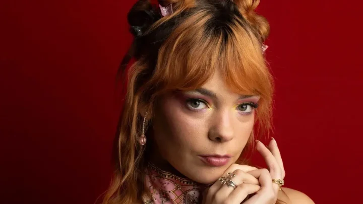 Chloé Hayden Biography: Husband, Age, Net Worth, Height, Parents, Siblings, Movies, TV Shows, Awards, Book Chloé Hayden Biography: Husband, Age, Net Worth, Height, Parents, Siblings, Movies, TV Shows, Awards, Book