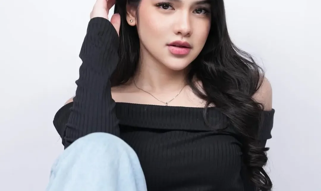 Davina Karamoy Biography: Age, Parents, Net Worth, Movies, Career, Religion, Awards Davina Karamoy Biography: Age, Parents, Net Worth, Movies, Career, Religion, Awards