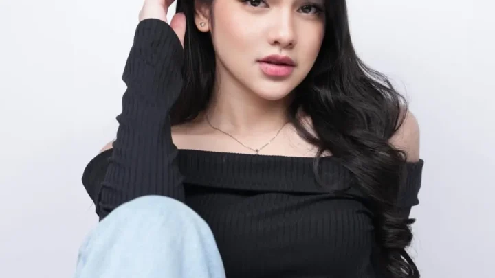 Davina Karamoy Biography: Age, Parents, Net Worth, Movies, Career, Religion, Awards Davina Karamoy Biography: Age, Parents, Net Worth, Movies, Career, Religion, Awards