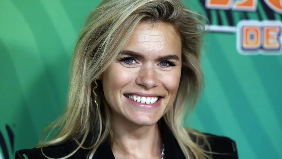Nicolette van Dam Biography: Age, Husband, Children, Net Worth, Height, Parents, Brother, Movies, TV Shows, Controversy Nicolette van Dam Biography: Age, Husband, Children, Net Worth, Height, Parents, Brother, Movies, TV Shows, Controversy
