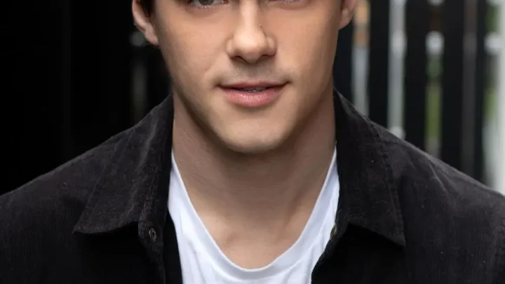 Mitchell Hope Biography: Age, Girlfriend, Net Worth, Height, Parents, Siblings, Movies, Disney