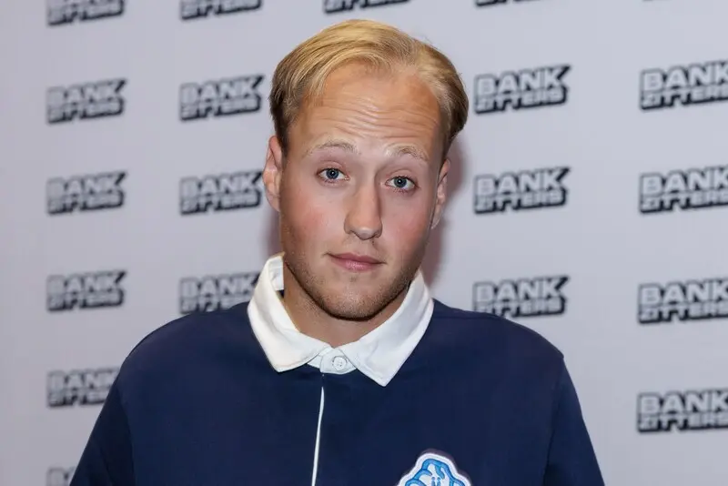 Milo ter Reegen Biography: Age, Height, Girlfriend, Net Worth, Songs, Career, Awards Milo ter Reegen Biography: Age, Height, Girlfriend, Net Worth, Songs, Career, Awards