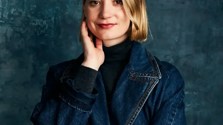 Mia Wasikowska Biography: Movies, Husband, Net Worth, Age, Parents, Children, Height, Family