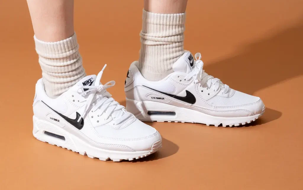 What Shoes to Wear With Minimalist Outfits? What Shoes to Wear With Minimalist Outfits?