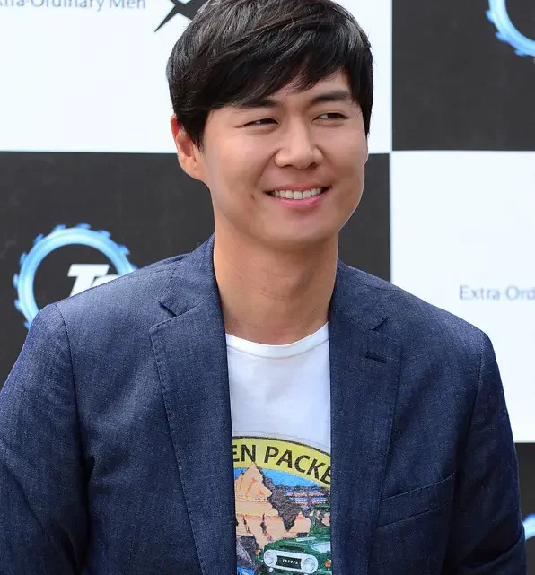 Yeon Jung-hoon Biography: Children, Wife, Films, TV Series, Age, Net Worth, Height, Siblings, Parents Yeon Jung-hoon Biography: Children, Wife, Films, TV Series, Age, Net Worth, Height, Siblings, Parents