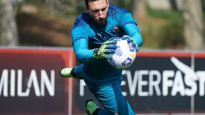 Gianluigi Donnarumma’s brother Antonio Donnarumma Bio: Age, Net Worth, Height, Siblings, Parents, Team, Awards, Salary, Wife, Kids Gianluigi Donnarumma’s brother Antonio Donnarumma Bio: Age, Net Worth, Height, Siblings, Parents, Team, Awards, Salary, Wife, Kids