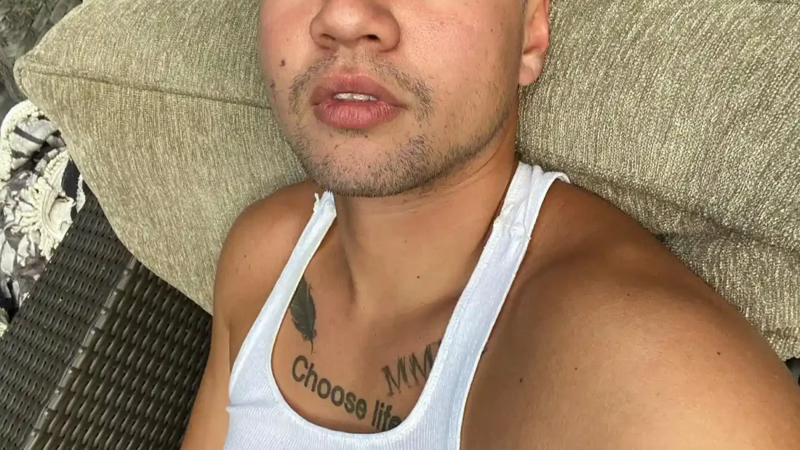 Calum Hood Biography: Songs, Albums, Singles, Girlfriend, Age, Net Worth, Height, Siblings, Parents Calum Hood Biography: Songs, Albums, Singles, Girlfriend, Age, Net Worth, Height, Siblings, Parents