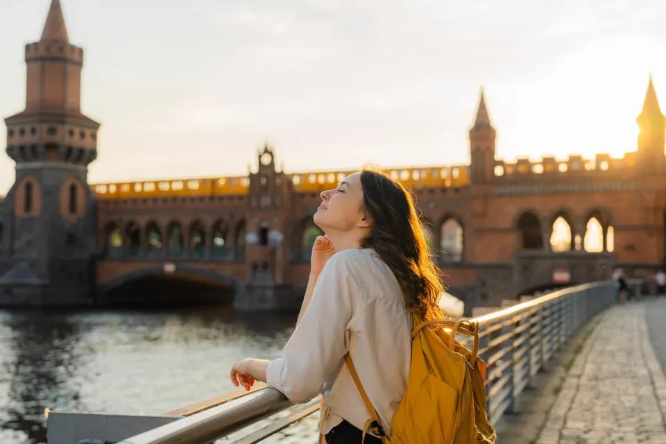 12 Essential Tips for Solo Travelers Exploring New Cities