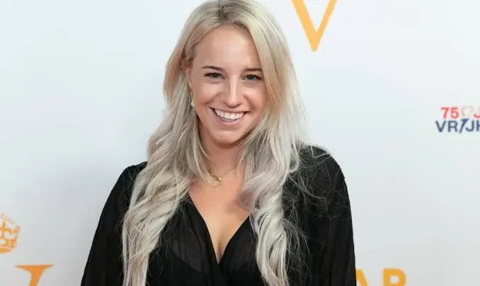 Demira van der Zeeuw Biography: Age, Husband, Children, Songs, Net Worth, YouTube, Marriage