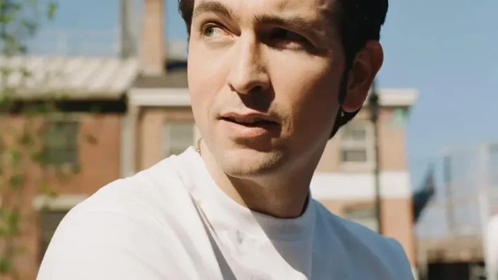 Nicholas Braun Biography: Age, Girlfriend, Net Worth, Height, Movies & TV Shows, Parents, Brother