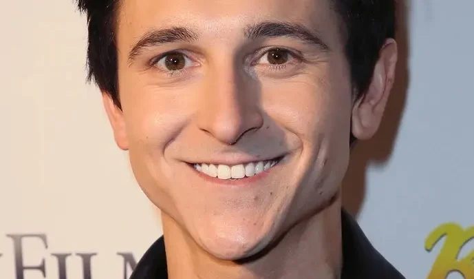 Mitchel Musso Biography: Age, Girlfriend, Net Worth, Height, Songs, Parents, Brothers