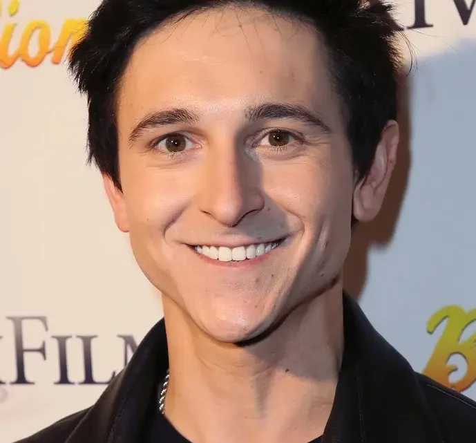 Mitchel Musso Biography: Age, Girlfriend, Net Worth, Height, Songs, Parents, Brothers