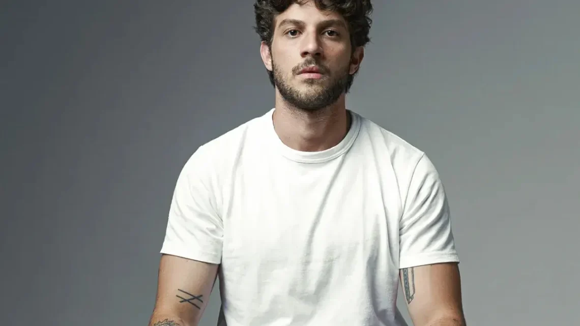 Chay Suede Biography: Age, Wife, Children, Net Worth, Movies & TV Shows, Songs, Awards