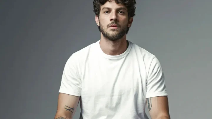 Chay Suede Biography: Age, Wife, Children, Net Worth, Movies & TV Shows, Songs, Awards