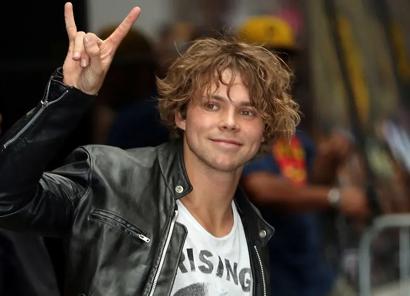 Ashton Irwin Biography: Age, Net Worth, 5 Seconds of Summer, Height, Parents, Girlfriend, Albums, Songs