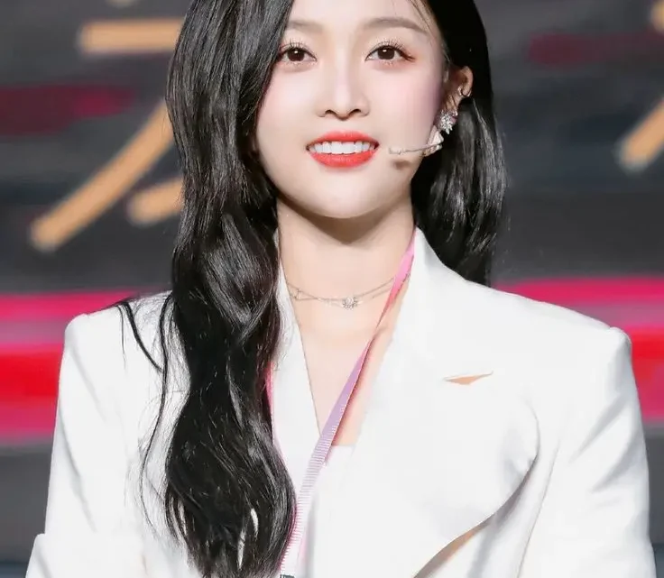 Wu Xuanyi Biography: Age, Net Worth, Rocket Girls 101, Height, Parents, Boyfriend, Movies & TV Shows