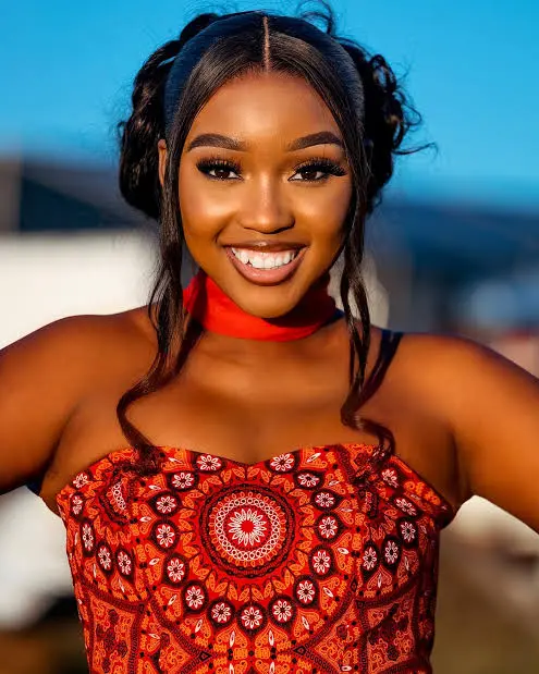 Nelisiwe Sibiya Biography: Age, Husband, Net Worth, Height, Songs, Parents, Career, Sister