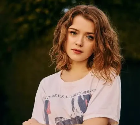 Maisie Peters Biography: Age, Boyfriend, Net Worth, Height, Songs, Real Name, Parents, Twin Sister