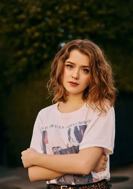 Maisie Peters Biography: Age, Boyfriend, Net Worth, Height, Songs, Real Name, Parents, Twin Sister