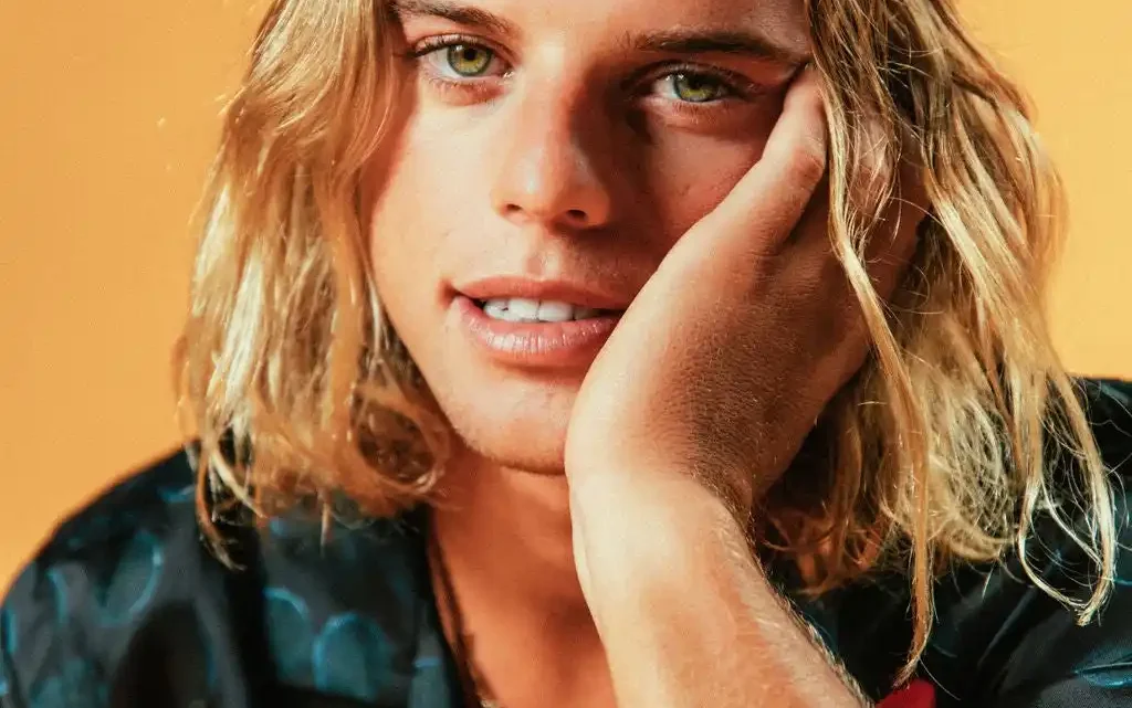 Alex Hayes Biography: Age, Girlfriend, Net Worth, Height, Brother, Career, YouTube