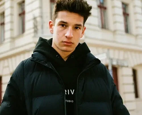 Noah Levi Biography: Age, Net Worth, Songs, The Voice Kids, Father, Religion, Albums, Girlfriend