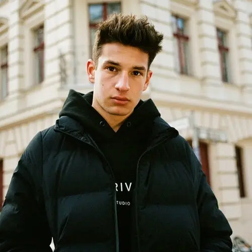 Noah Levi Biography: Age, Net Worth, Songs, The Voice Kids, Father, Religion, Albums, Girlfriend