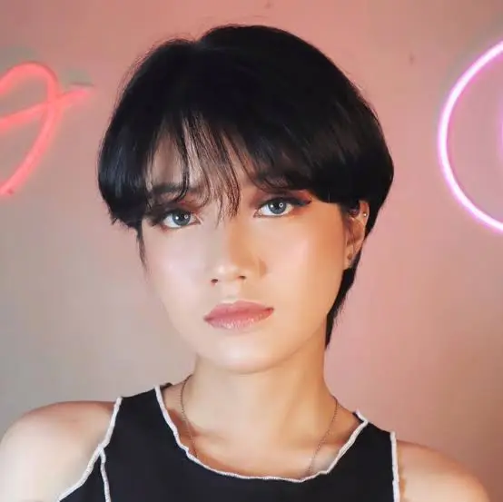 Mona Gonzales Biography: Age, Net Worth, Boyfriend, Height, Songs, TikTok, Albums, Career