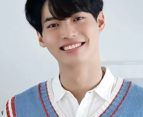 Metawin Opas-iamkajorn Biography: Age, Height, Net Worth, Girlfriend, Movies, Parents, Siblings, Series