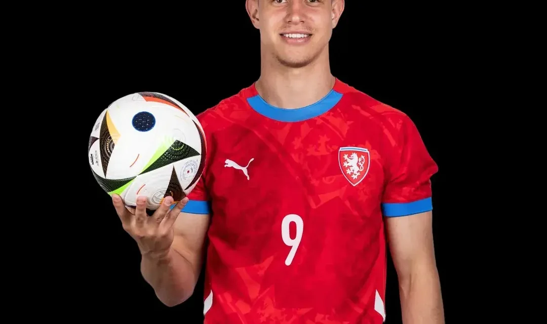 Adam Hložek Biography: Age, Girlfriend, Net Worth, Height, Career, Instagram, Club, Salary