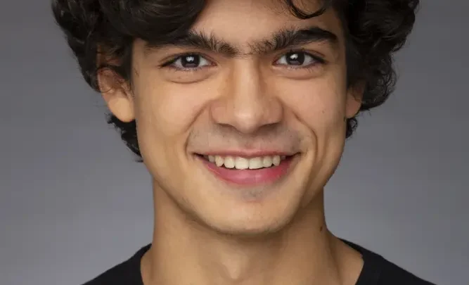 Iñaki Godoy Biography: Age, Net Worth, One Piece, Height, Parents, Girlfriend, Movies & TV Shows