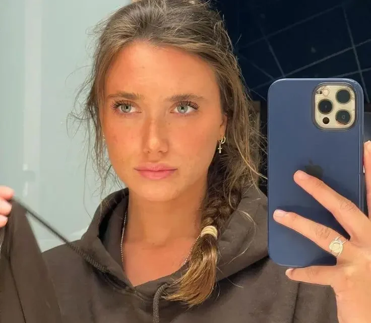 Hannah Meloche Biography: Age, Boyfriend, Net Worth, Height, Parents, YouTube, Business, Siblings