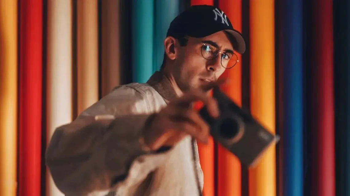 Brandon Woelfel Biography: Age, Net Worth, Height, Photography, Sister, Books, Girlfriend