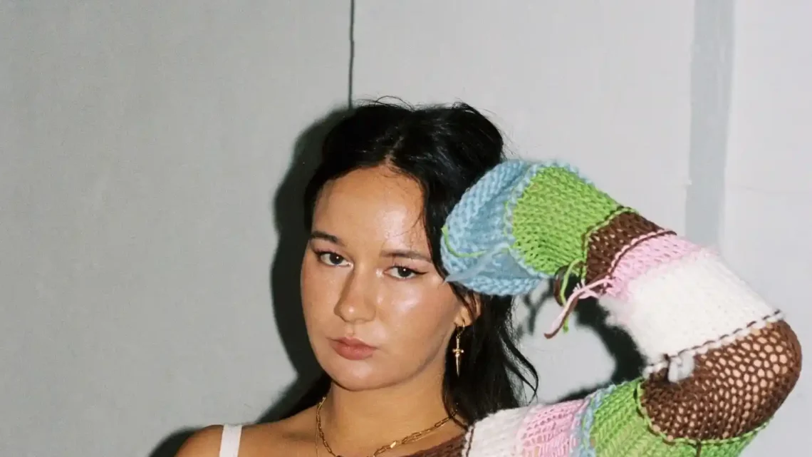Mallrat (Grace Shaw) Biography: Age, Songs, Net Worth, Boyfriend, Albums, Height, Sister