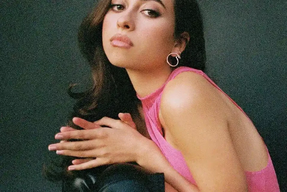 Sofía Valdés Biography: Age, Boyfriend, Net Worth, Songs, Albums, Parents, Height, Awards