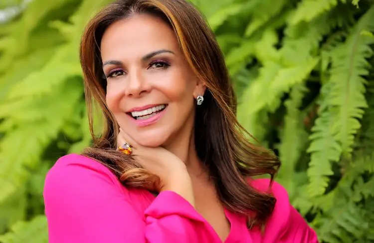 Sula Miranda Biography: Net Worth, Age, Husband, Son, Songs, Albums, Movies, Awards