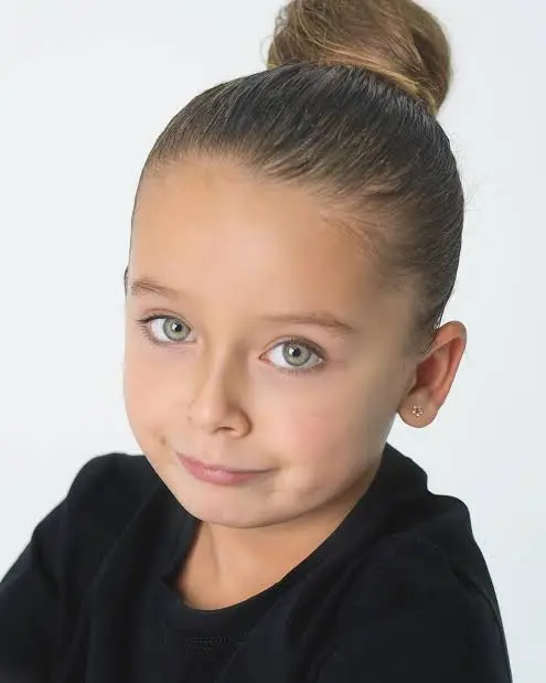 Chelsea Correia Biography: Age, Net Worth, Boyfriend, Height, Parents, Career, Photography, Design