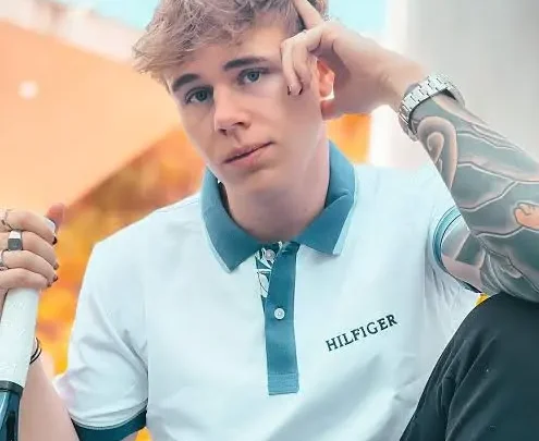 blau Biography: Age, Net Worth, Girlfriend, Height, Career, Twitch, YouTube, Instagram