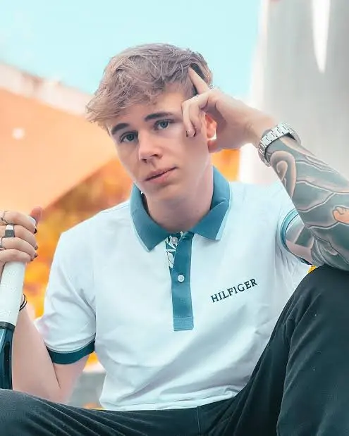 blau Biography: Age, Net Worth, Girlfriend, Height, Career, Twitch, YouTube, Instagram